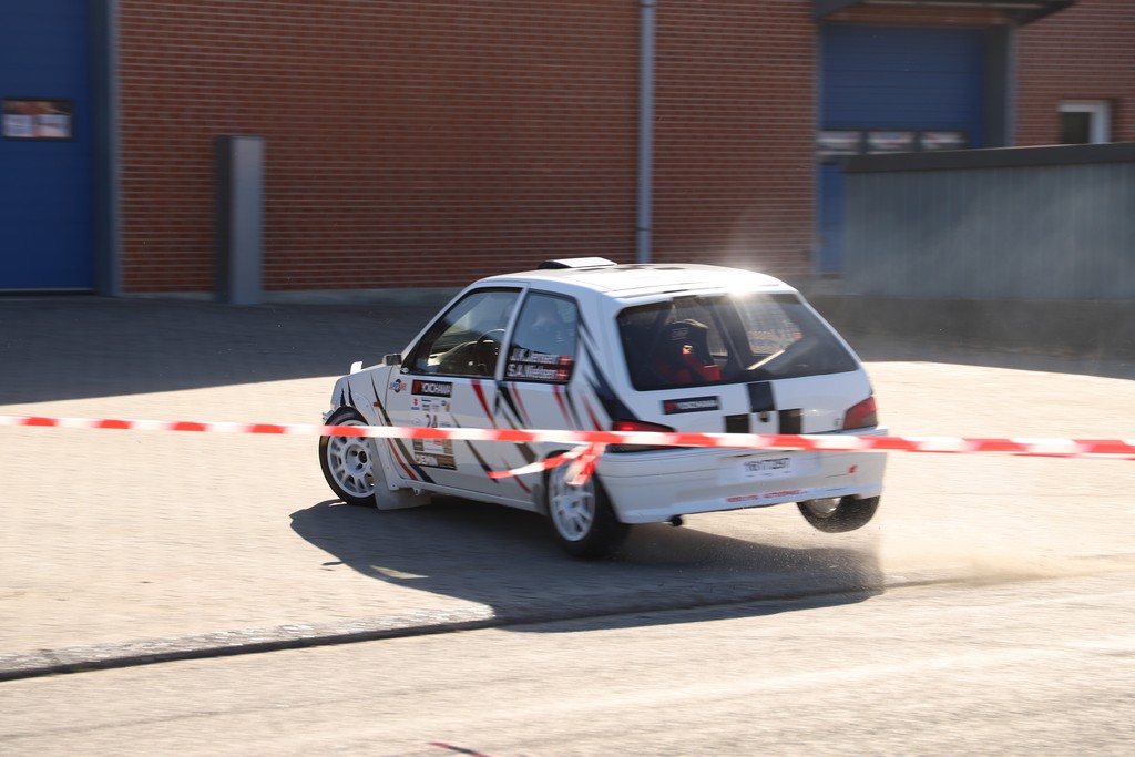 Jens Kr. Jensen, Holstebro er godt på vej til at begynde en snurretur og en meget langsom tid i sit andet heat. Bilen blev på hjulene og Holstebro mandskabet vandt deres klasse.
(Foto: Niels Frederiksen)